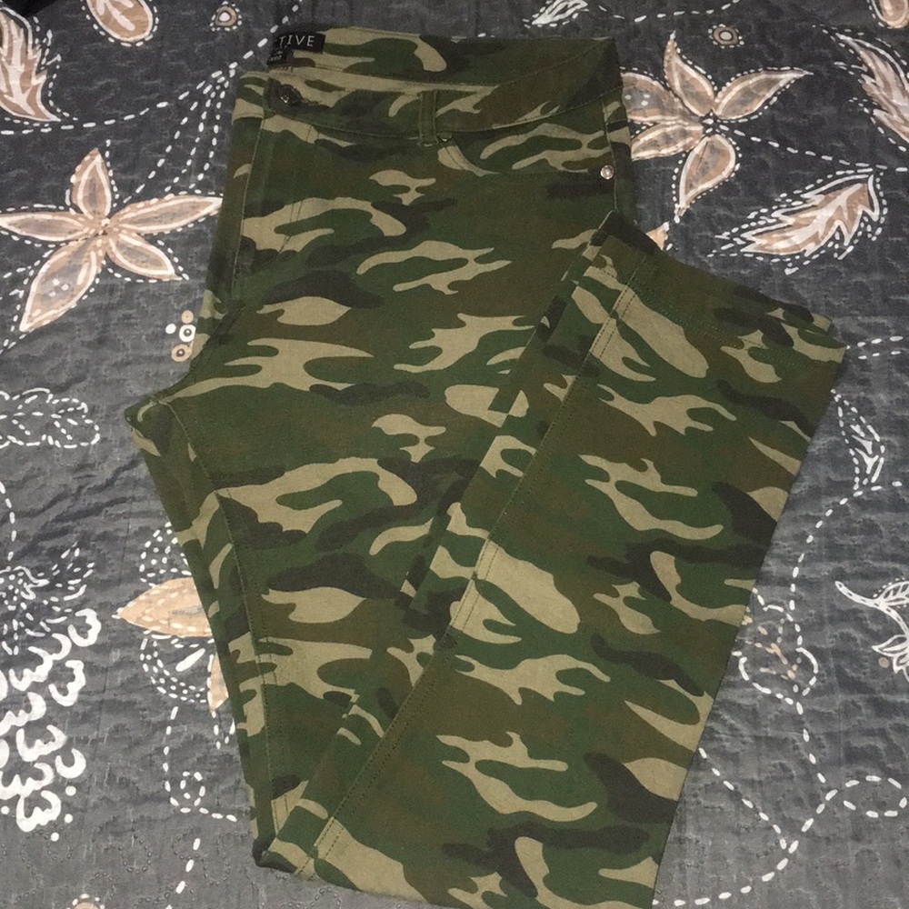 NWOT Camouflage Skinny Jeans